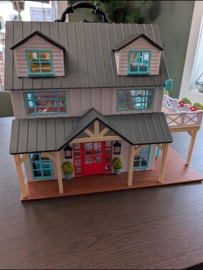 Lil Woodzeez And Calico Critters Lot Doll House And More